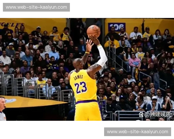 湖人首节建立18分领先优势 比赛早早失去悬念进入练兵